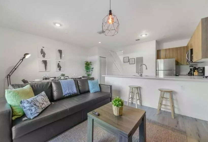 Wonderful Townhouse With 3 Bedrooms