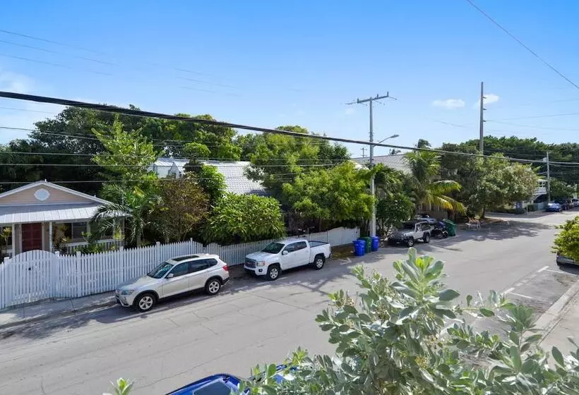 A Siesta Bay By Avantstay Key West Walkable Gated Community Shared Pool Week Long Stays Only