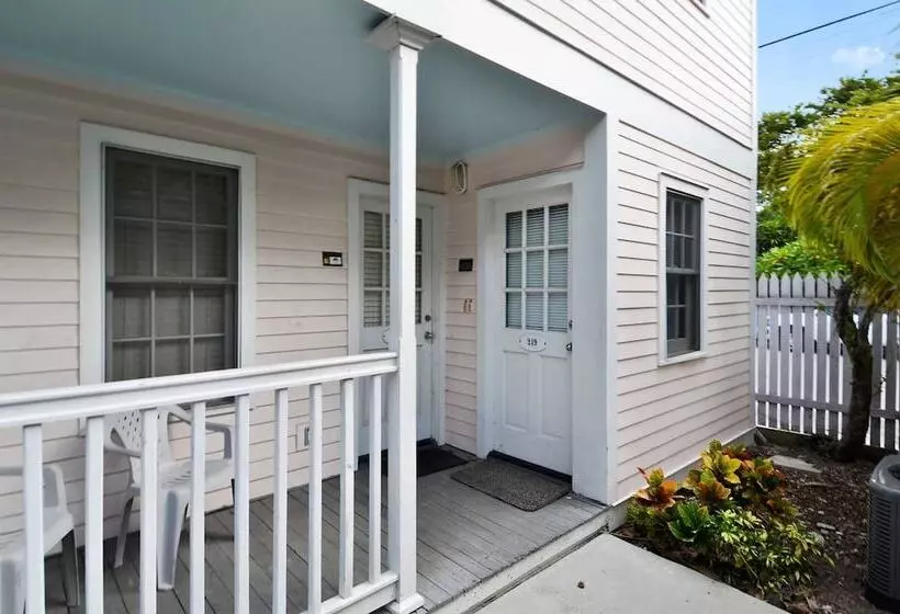 A Siesta Bay By Avantstay Key West Walkable Gated Community Shared Pool Week Long Stays Only