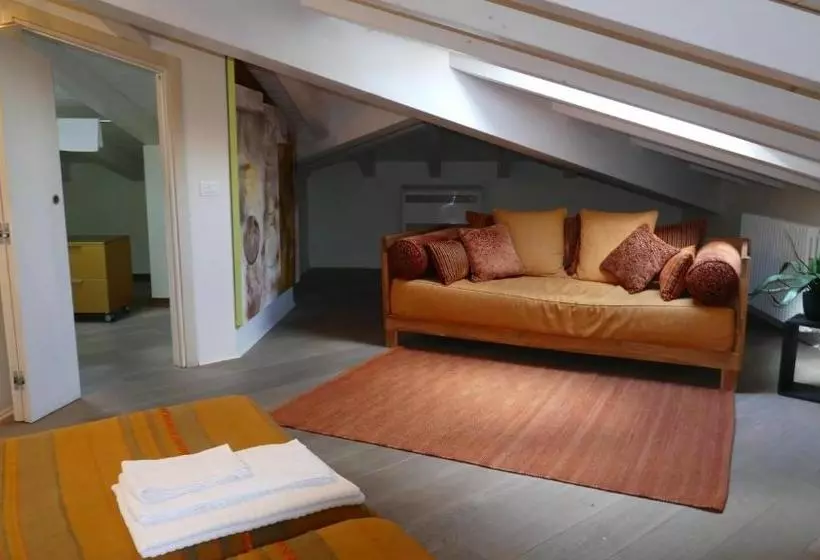 تختخواب و صبحانه Casa Munay