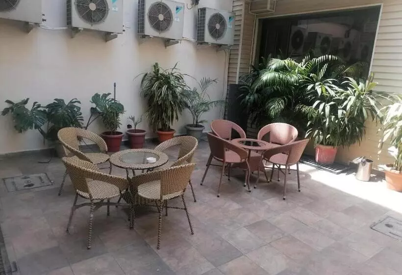 Uds Villa Scandinavian B&b   Next To Vfs