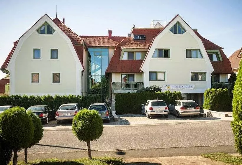هتل Holiday Club Apartman