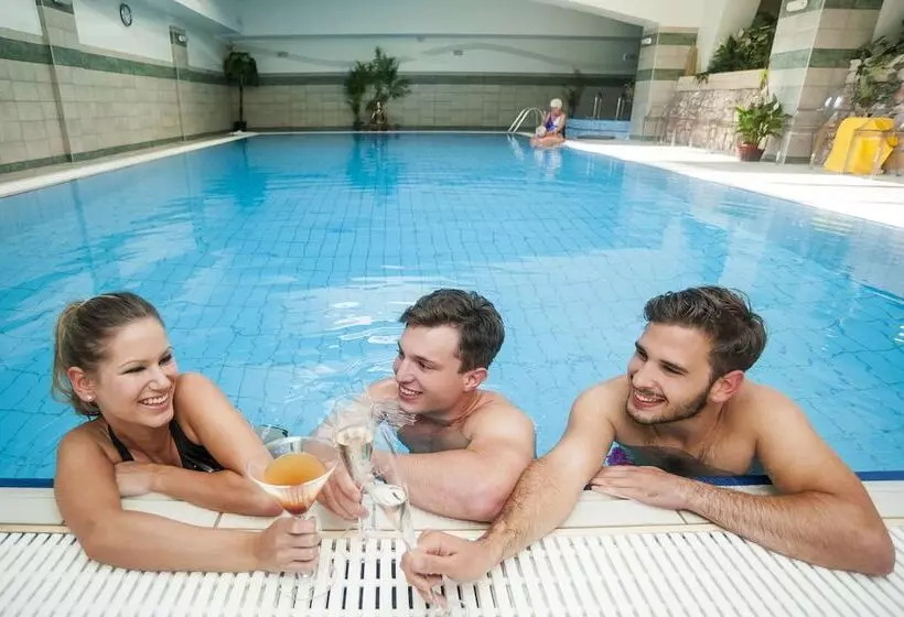 هتل Holiday Club Apartman