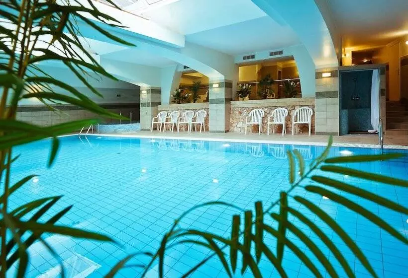 هتل Holiday Club Apartman