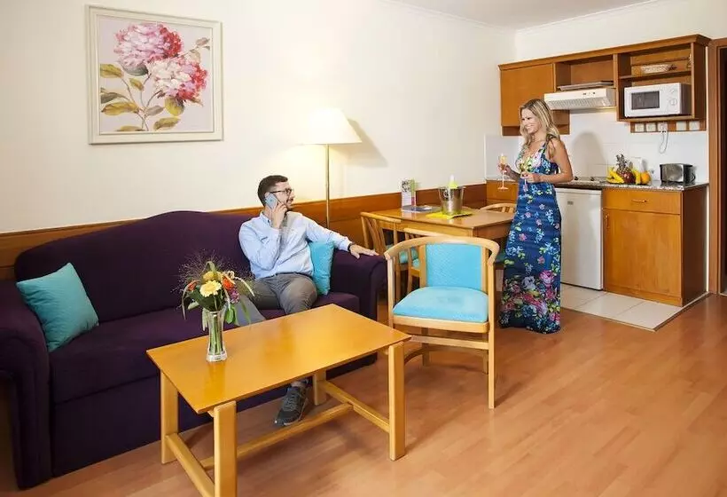 هتل Holiday Club Apartman