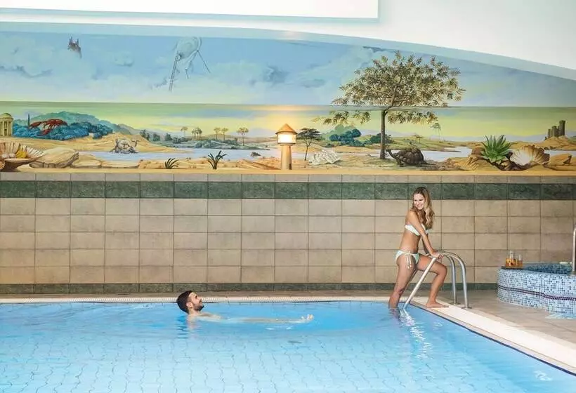 هتل Holiday Club Apartman