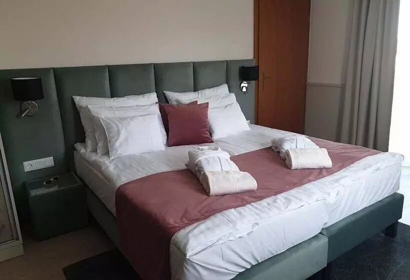 هتل Holiday Club Apartman