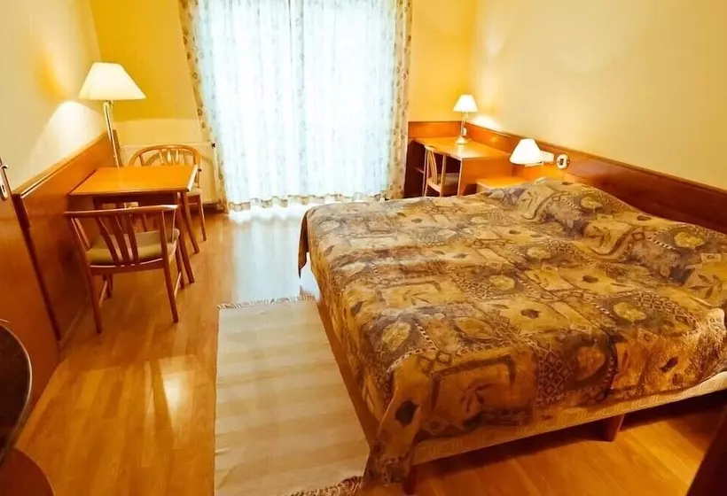 هتل Holiday Club Apartman