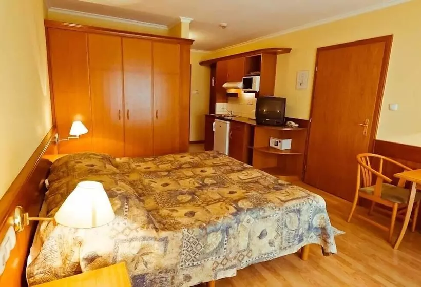 هتل Holiday Club Apartman