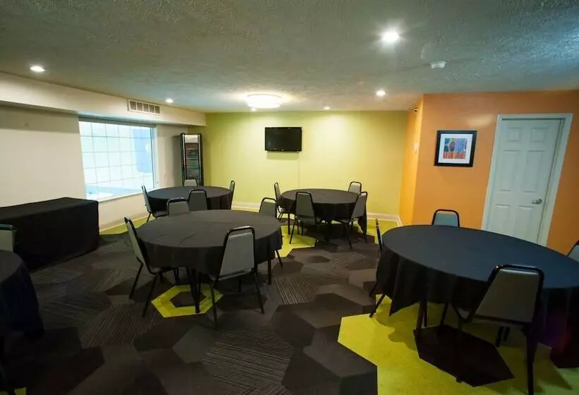 Hotelli Northfield Inn Suites And Conference Center