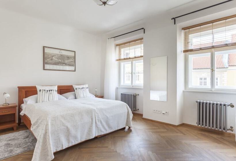 Hotelli At The Golden Scissors