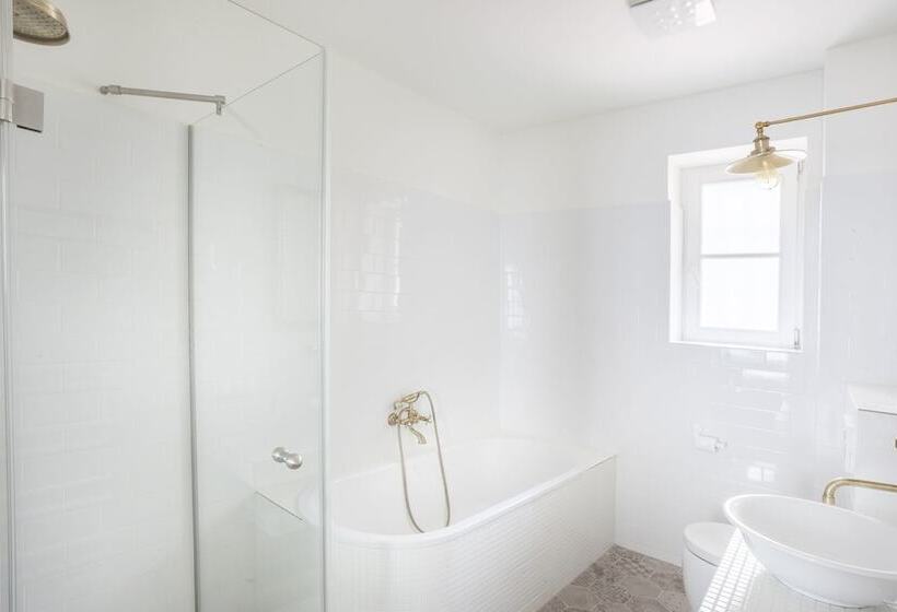 Hotelli At The Golden Scissors