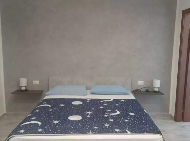 پانسیون Mondo House