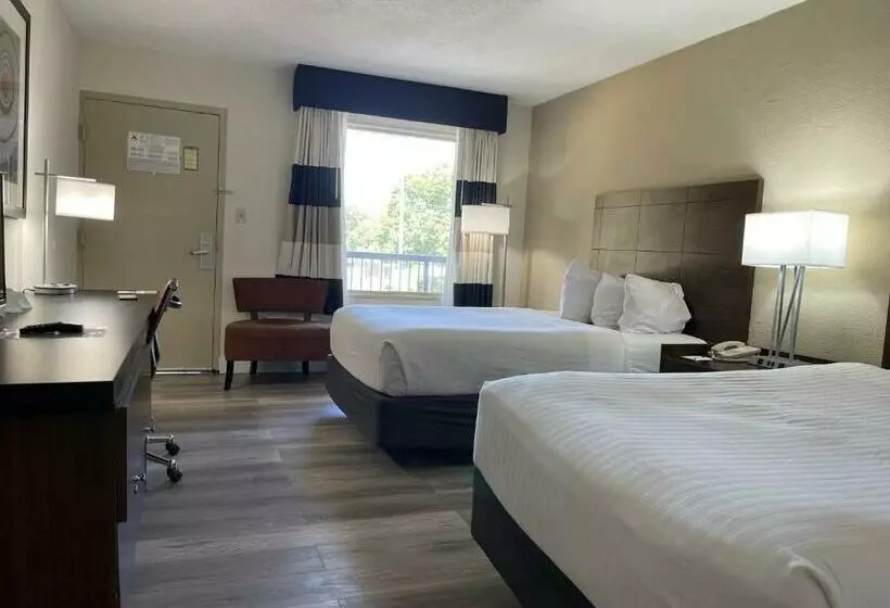 Remodeled, Huge Pool, Tiki Bar & Grill, Quiet Room