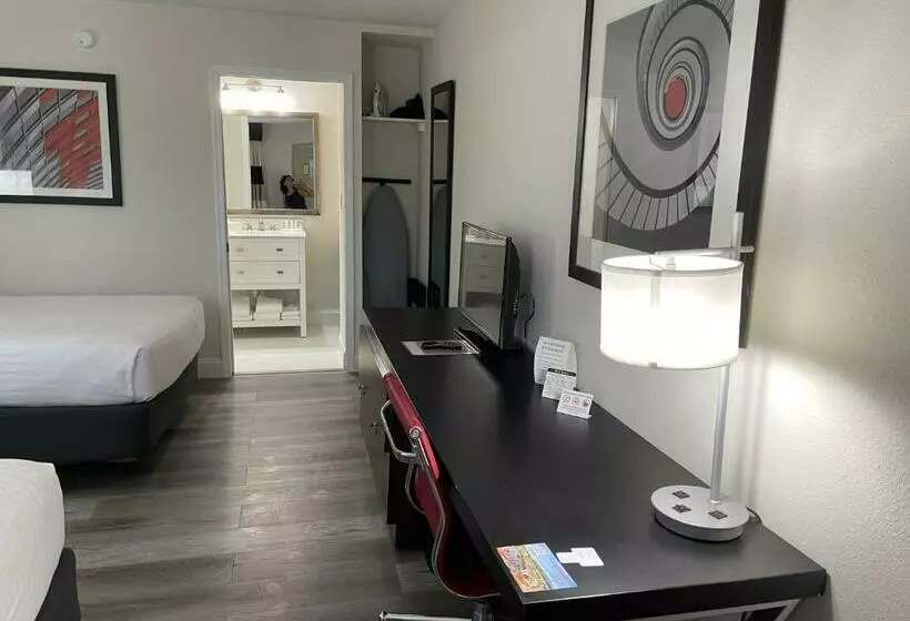 Remodeled, Huge Pool, Tiki Bar & Grill, Quiet Room