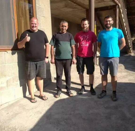 تختخواب و صبحانه Alexmila