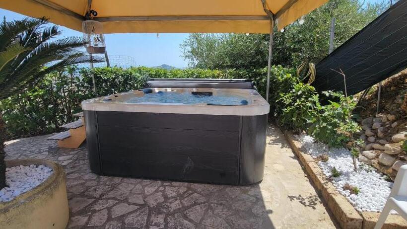 مبيت وإفطار La Terrazza Motta