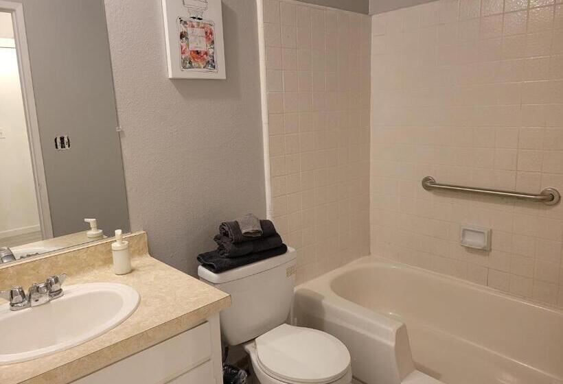 فندق (a12) Lovely Spacious Double Bed Studio