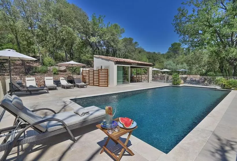 Hotelli Chateau De Taradel