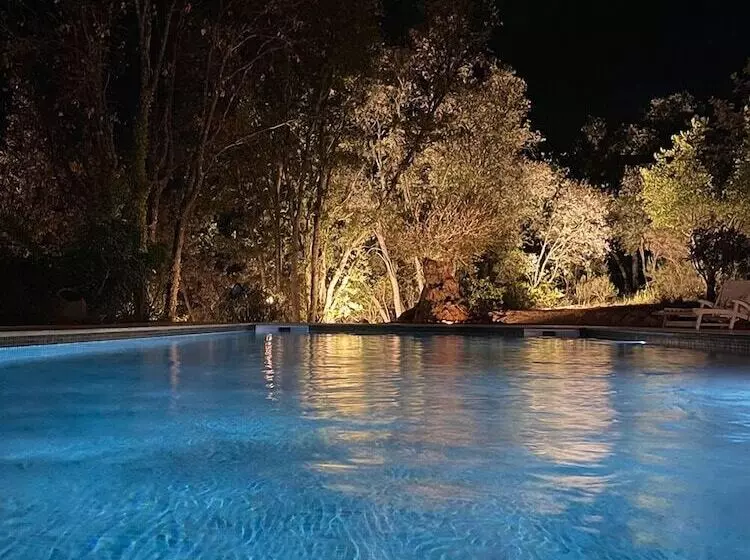 Hotelli Chateau De Taradel