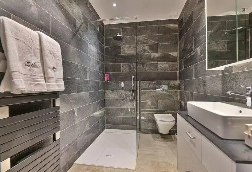 Hotelli Chateau De Taradel