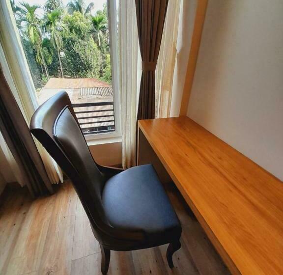 Отель Golden Leaf