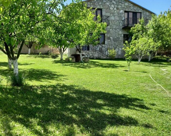 Bed and Breakfast Guest House Ijevan S Garden