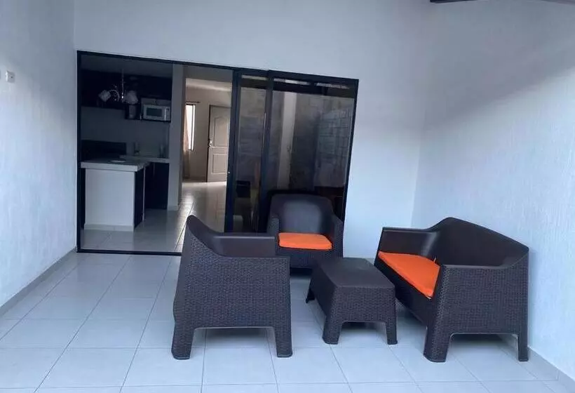 Casa Llena De Naturaleza Y Paz Perfecta Para Descansar