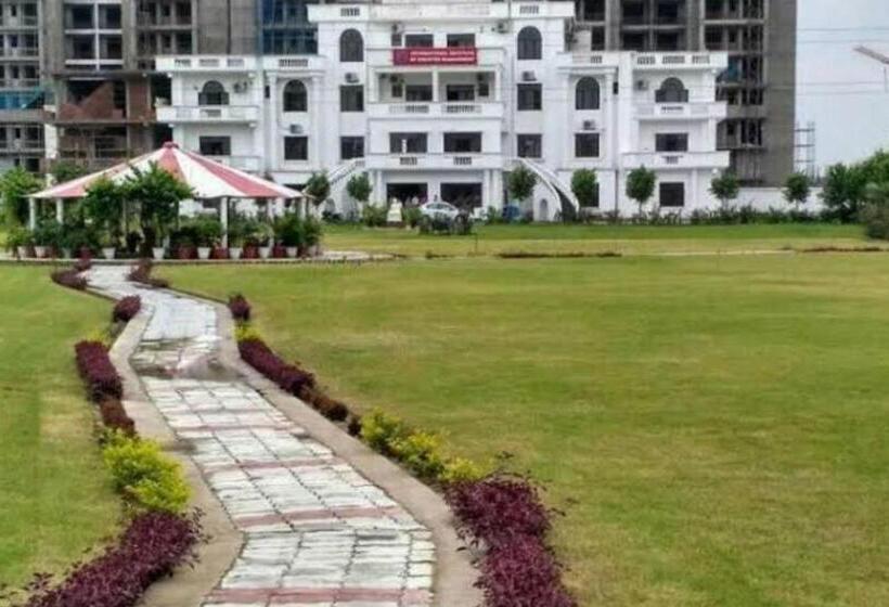 בית מלון כפרי Iidm Eco Resort