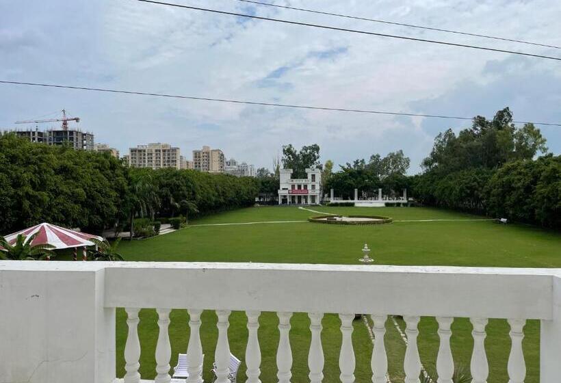 בית מלון כפרי Iidm Eco Resort