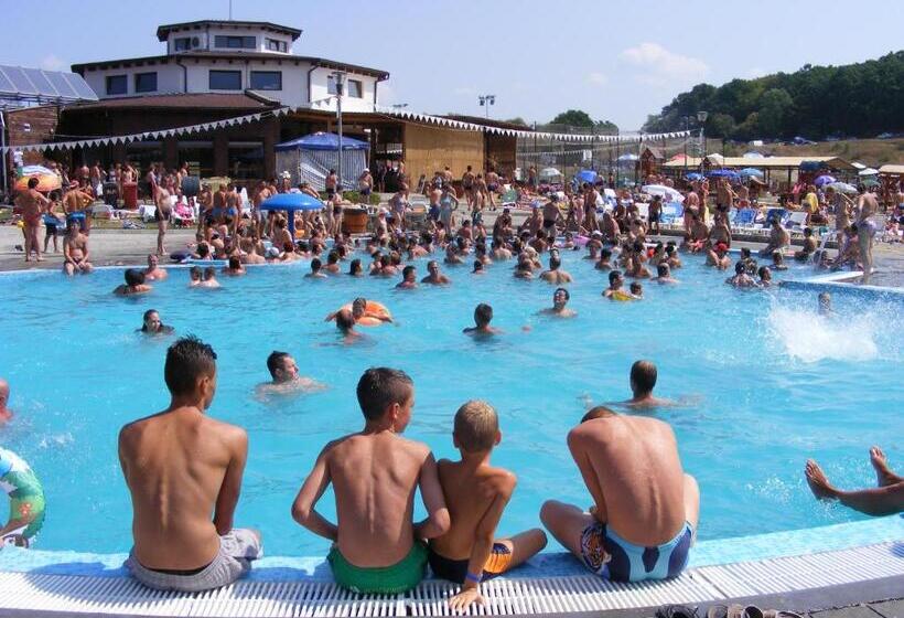 هتل Pensiune Agroturistica La Nasu