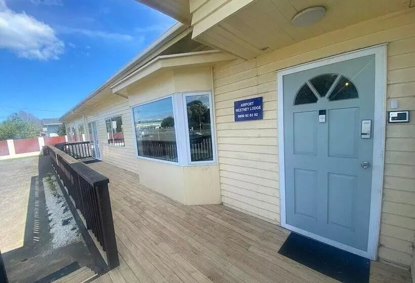 Majatalo Airport Westney Lodge