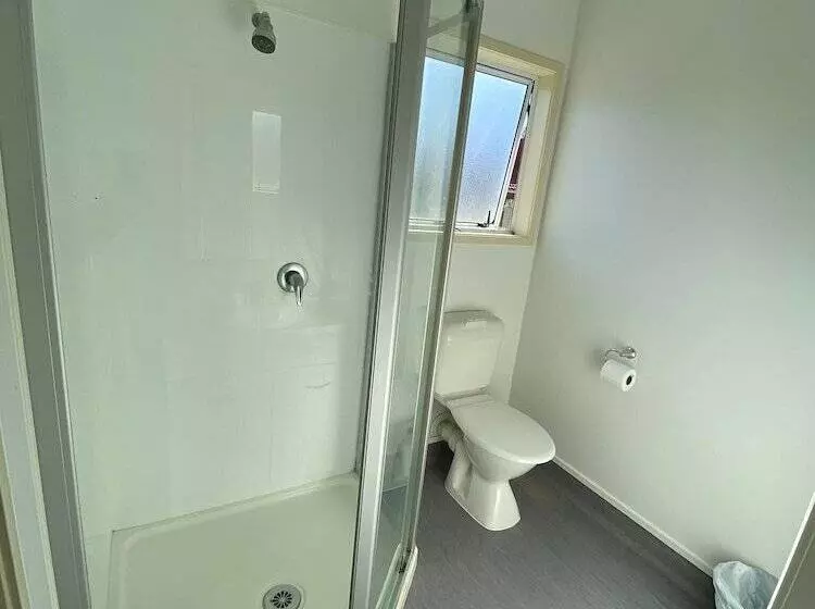 Majatalo Airport Westney Lodge