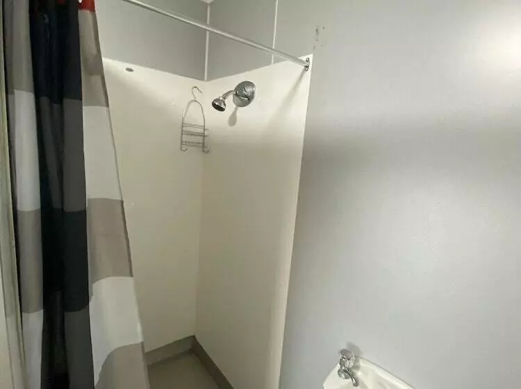 Majatalo Airport Westney Lodge