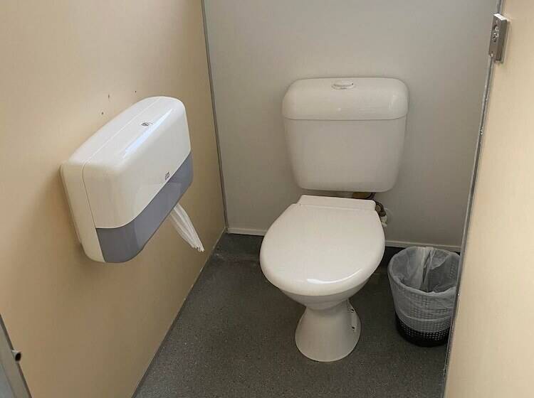 פנסיון Airport Westney Lodge