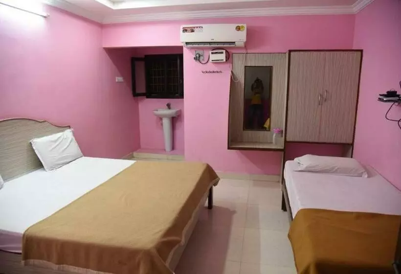 ホテル Pickurstay Sujan Navin Lodge