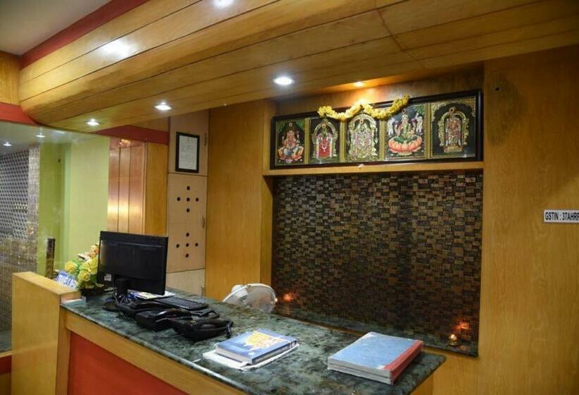 هتل Pickurstay Sujan Navin Lodge