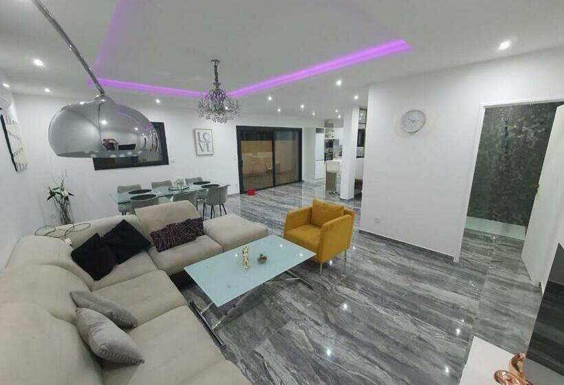 Villa Neuve Exceptionnelle Avec Piscine Et Spa