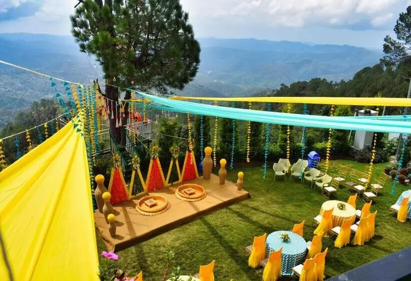 هتل Peaks And Pines Resort