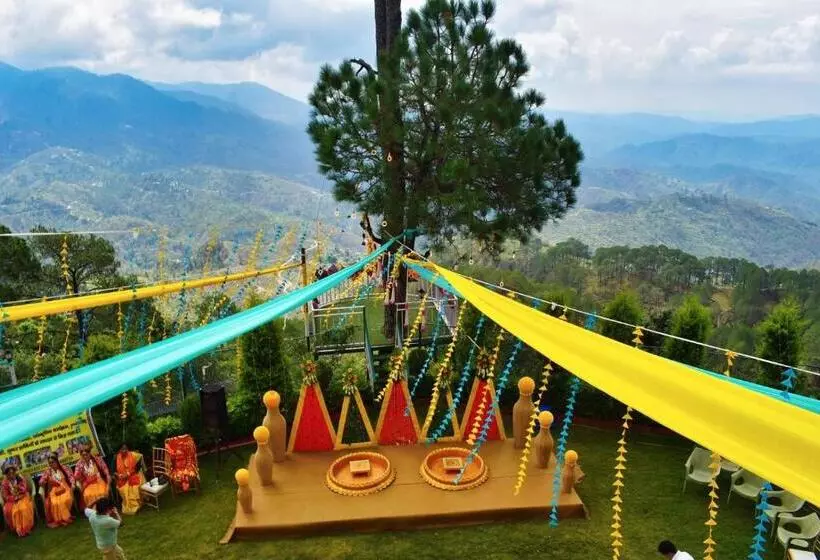 هتل Peaks And Pines Resort