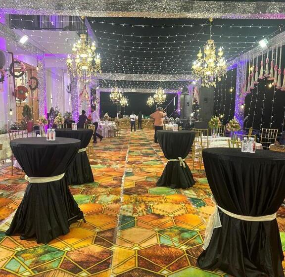 Hotelli Peaks And Pines Resort