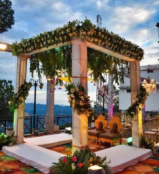 Hotelli Peaks And Pines Resort