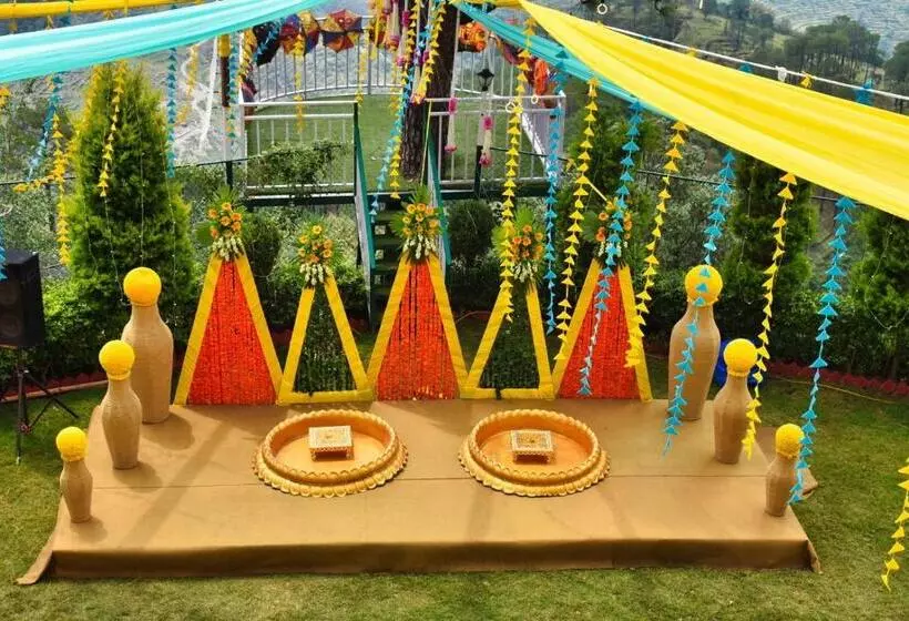 هتل Peaks And Pines Resort