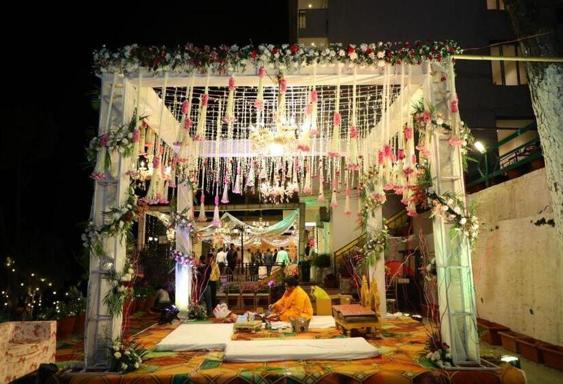 Hotelli Peaks And Pines Resort