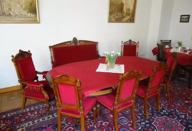 تختخواب و صبحانه Pp Pension Potsdam