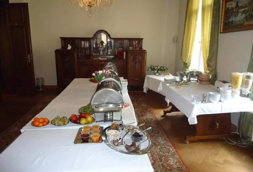 تختخواب و صبحانه Pp Pension Potsdam