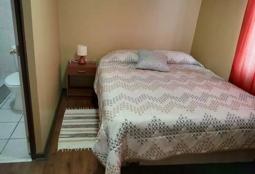 پانسیون Hostal El Salitre