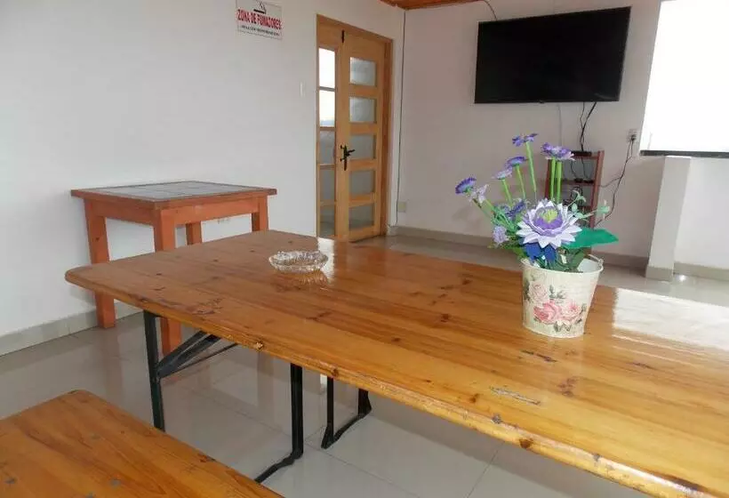 پانسیون Hostal El Salitre