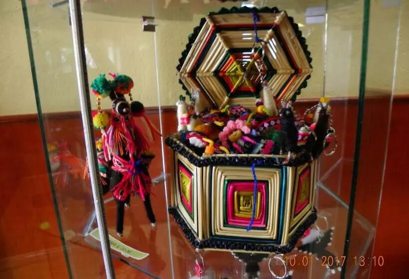 هتل Huaytusive Inn