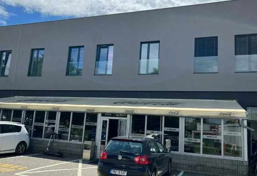 پانسیون Kamel Club Restaurace A Penzion